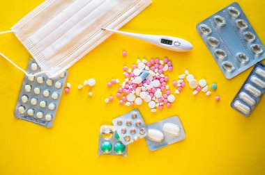 Hastaları tedavi etmek için Coronovirus ilaçları, haplar ve ilaçlar