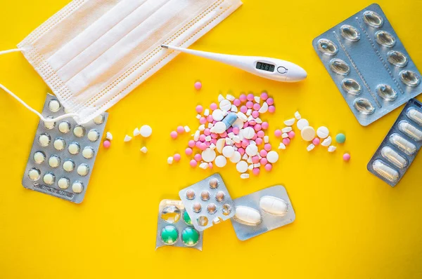 Hastaları tedavi etmek için Coronovirus ilaçları, haplar ve ilaçlar