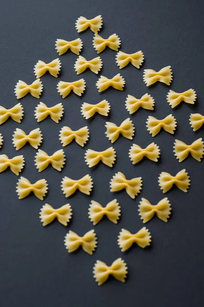 Italienische Pasta Muster Auf Blauem Hintergrund Verschiedene Farben Der Fliege — Stockfoto