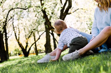 Parktaki güzel anne ve çocuk. Anneler günün kutlu olsun..