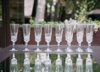 boş kristal bardak şampanya için