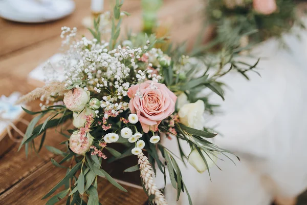 Composition of flowers and greenery — Stock Photo, Image