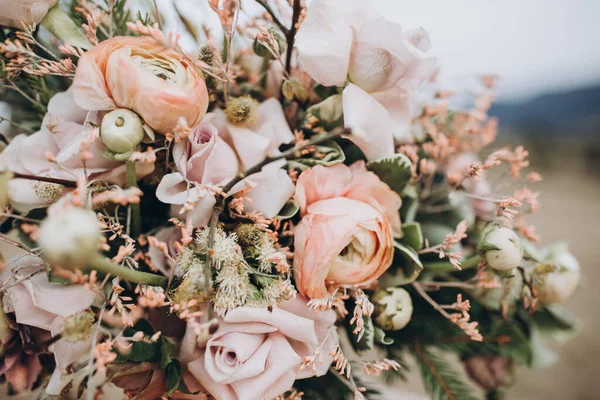 Florística Buquê Noiva Buquê Flores Vegetação Com Fitas Rosa Encontra — Fotografia de Stock