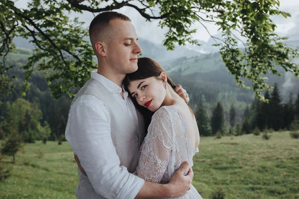 Spring Wedding Mountains Young Guy White Shirt Trousers Girl White — Stock Photo, Image