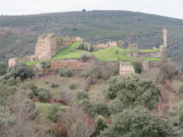 Κάστρο Ερείπια Μεγάλης Ομορφιάς Και Οποίο Σωλήνα Μια Μεγάλη Αξία — Φωτογραφία Αρχείου