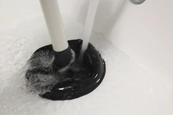 Pompa lastiği su borusu reçelini temizle.