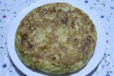 Patates omleti İspanyol soğan tuzlu yumurta çok lezzetli.
