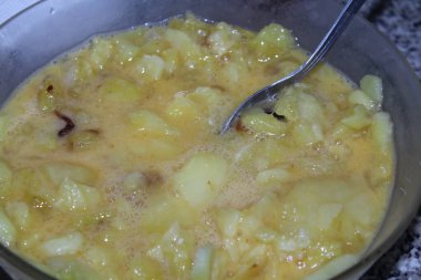 Patates omleti İspanyol soğan tuzlu yumurta çok lezzetli.