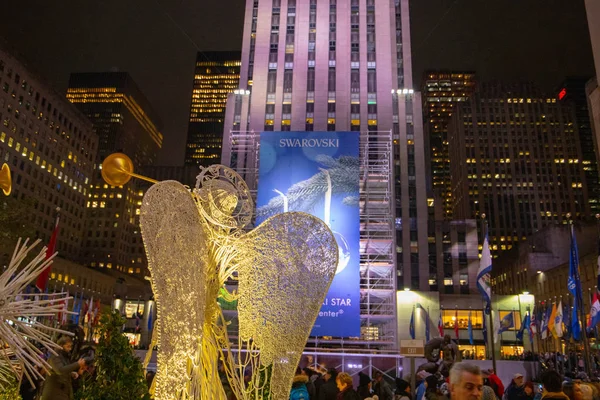 Christmas angel at Rockefeller Center in New York City , United States — стоковое фото