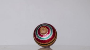 Geleneksel Meksika üstü beyaz arkaplanda dönüyor