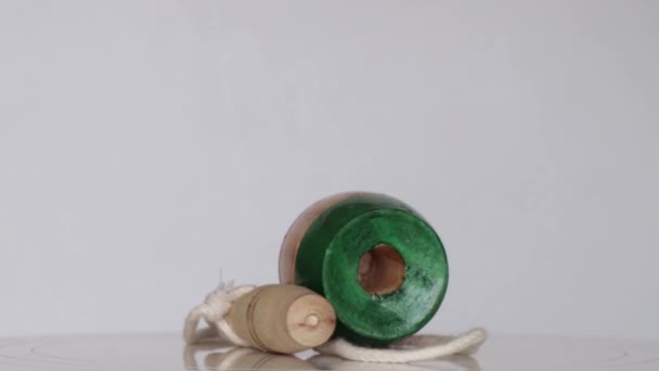 Traditionnel mexicain "balero" tournant sur fond blanc 