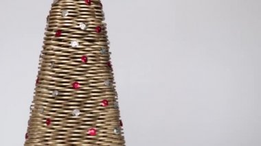 Altın paralardan yapılmış Noel ağacı