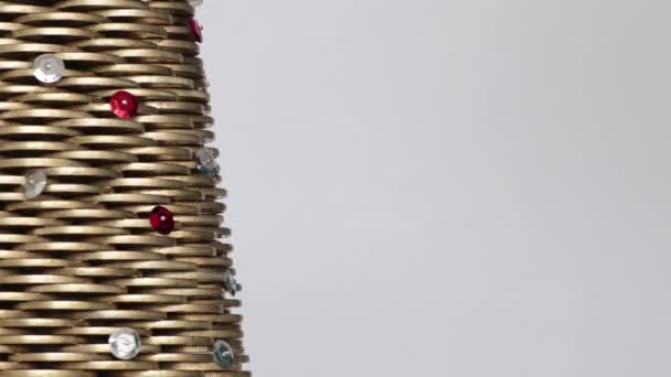 黄金のコインで作られたクリスマスツリーの終わり — ストック動画