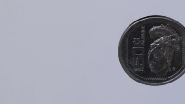 Palenque ilüstrasyonlu 50 sentlik Meksika parası.