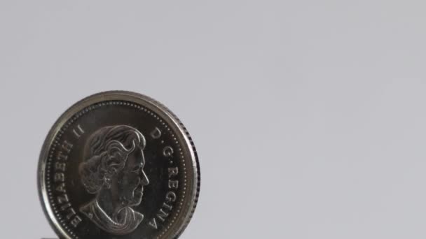 白の背景に25カナダセント硬貨 — ストック動画