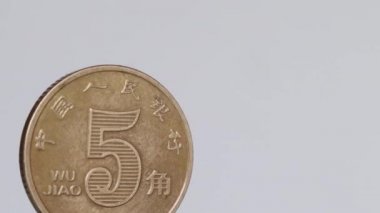 Wu jiao çin parası 5 sent çiçeklerle dönüyor
