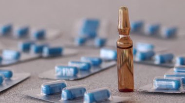 Bir sürü mavi hapın arasında aşı alıp bırakmak.