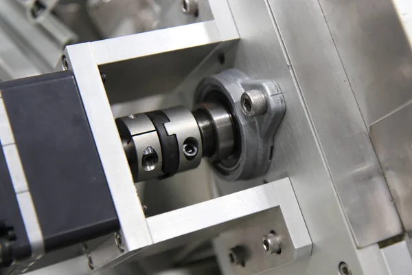 bir endüstriyel motorla bağlantı kurulumu