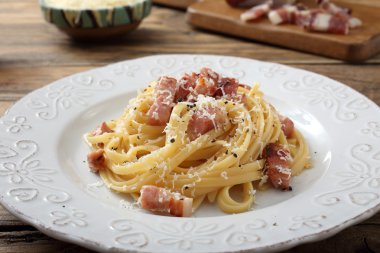 Pastırma ile lezzetli makarna