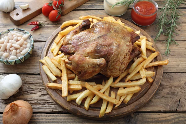 Grilled chicken with chips — Stock Photo, Image