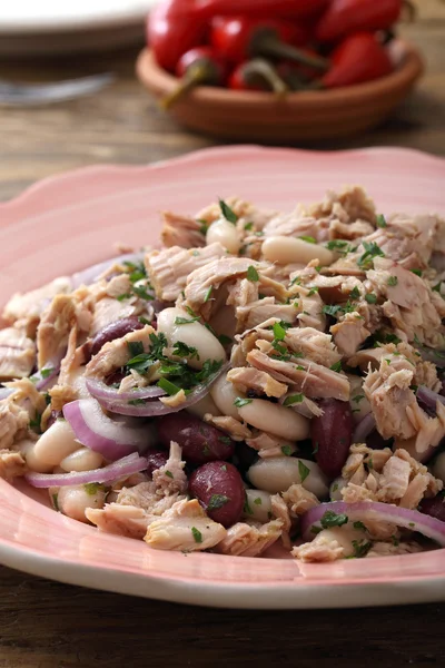 Frijoles blancos en plato de cerámica — Foto de Stock