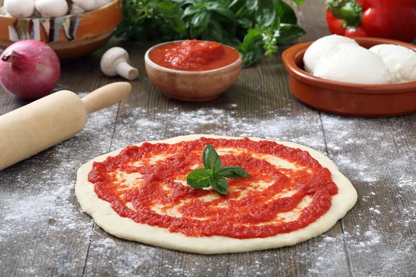 Homemade margarita pizza — Stock Photo, Image