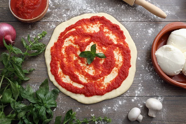 Homemade margarita pizza — Stock Photo, Image