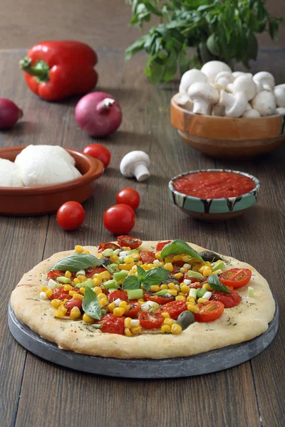 Pizza aux légumes chauds — Photo