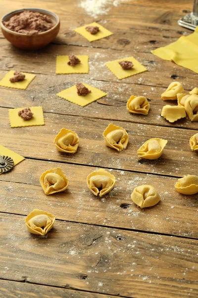 Tortellini fresco con carne — Foto de Stock