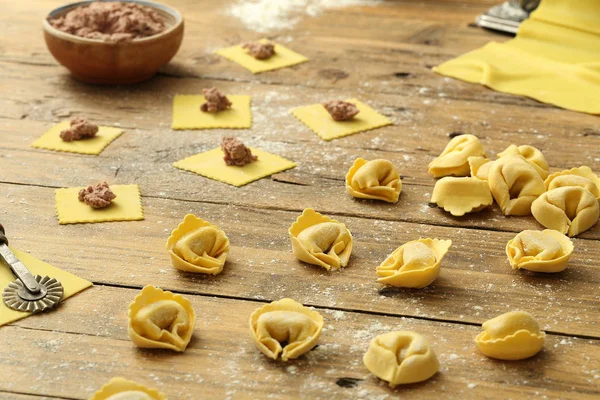 Tortellini fresco con carne — Foto de Stock