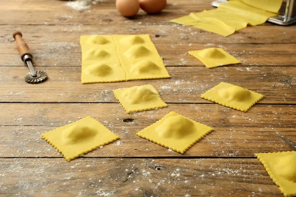 Tortellini pişirmeye hazır — Stok fotoğraf