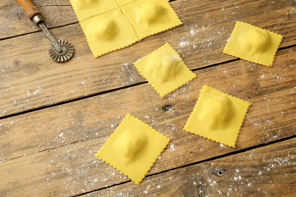 Tortellini pişirmeye hazır — Stok fotoğraf