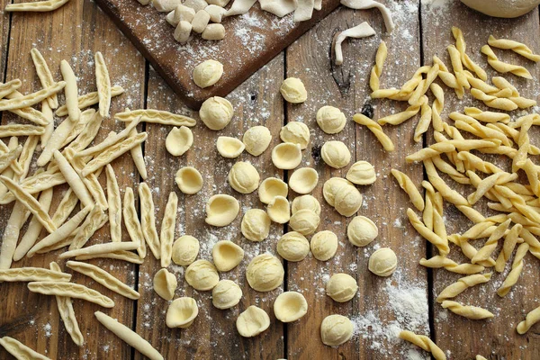 Fresh Tortellini with flour — Stock Photo, Image