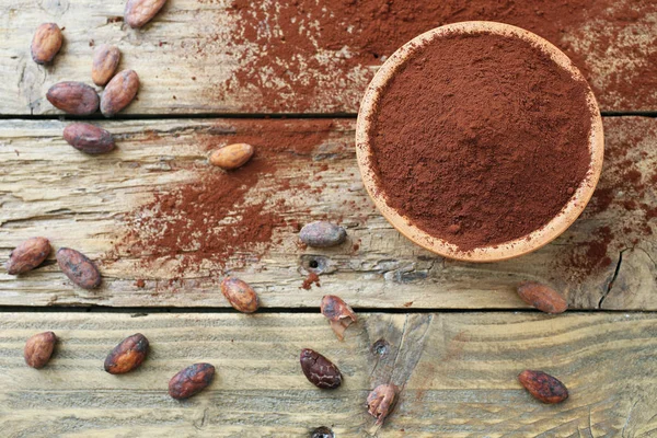 Cacao en polvo en tazón de cerámica — Foto de Stock