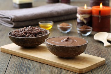 bodur ve eritilmiş çikolata