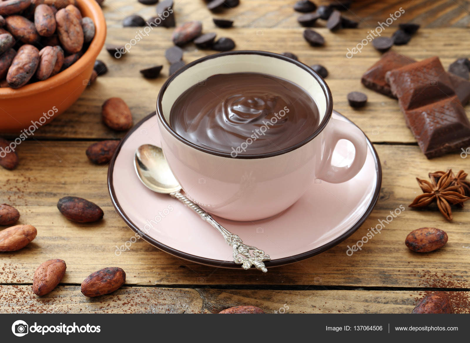 Tazza di cioccolata calda - Foto Stock: Foto, Immagini ...