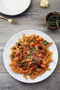 Düdük makarna ve bolognese