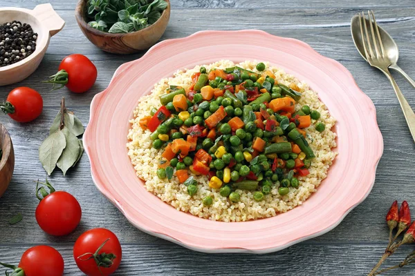 Ryż smażony z warzywami — Zdjęcie stockowe