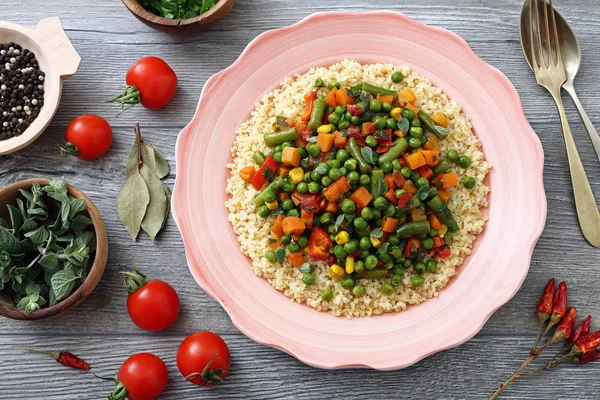 Arroz frito com legumes — Fotografia de Stock