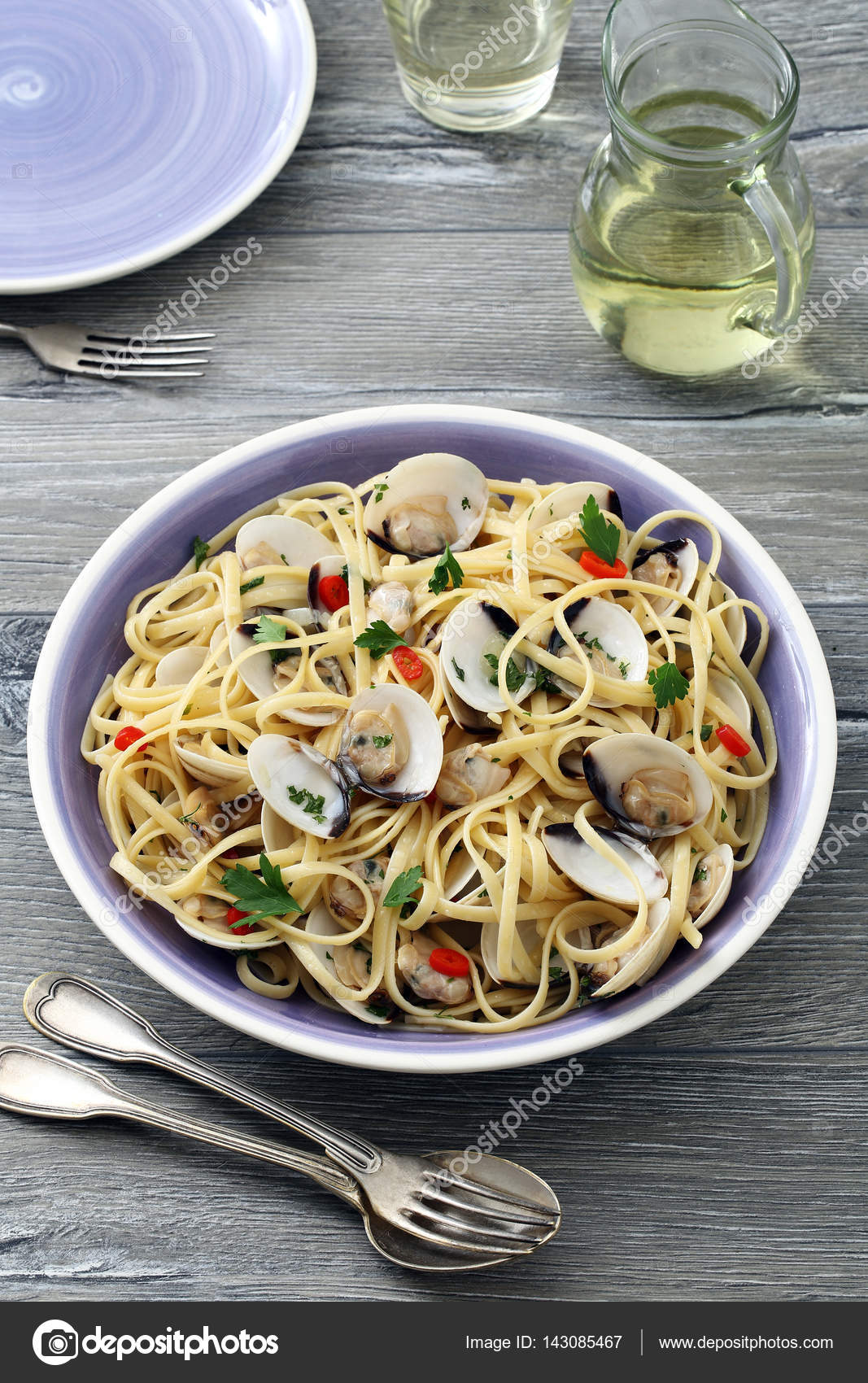 Seafood pasta with mussels — Stock Photo © denio109 143085467