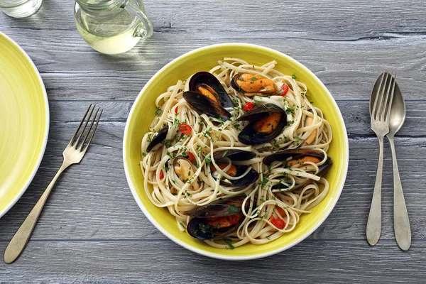 Skaldjur pasta med musslor — Stockfoto