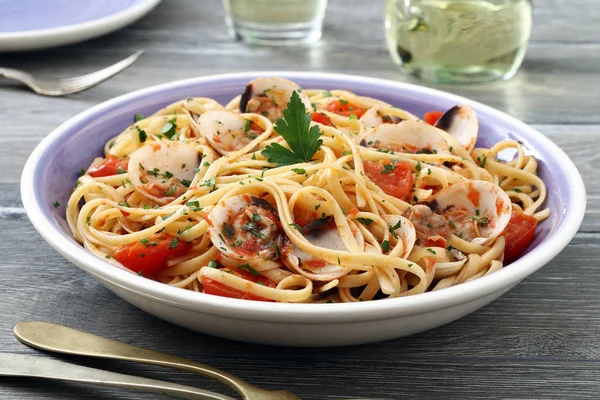 Seafood pasta with mussels — Stock Photo, Image