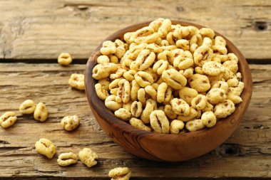 kabın içinde Mısır gevreği 