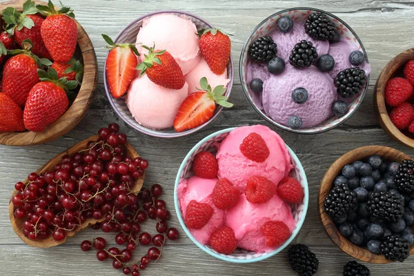 Bolas de helado de frutas — Foto de Stock