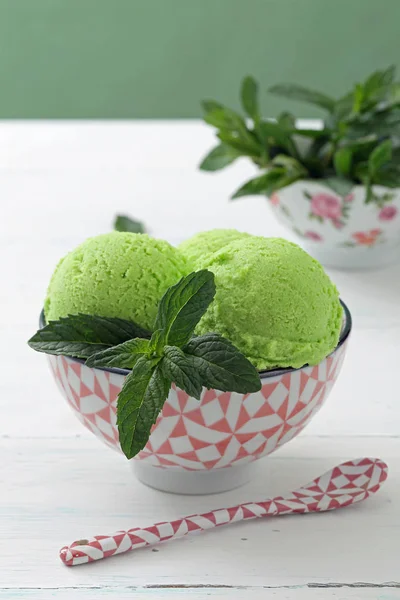 Green ice cream balls — Stock Photo, Image