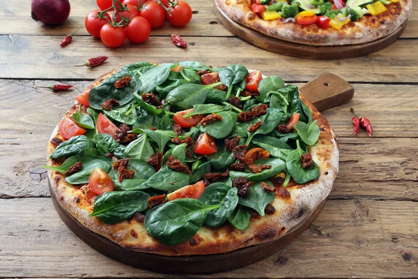 Delicious vegetarian pizza — Stock Photo, Image