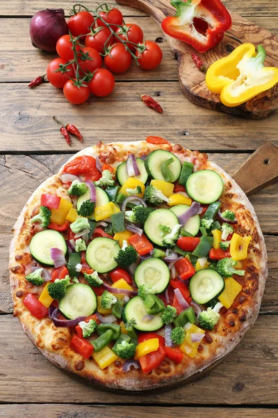 Delicious vegetarian pizza — Stock Photo, Image