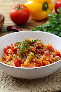   Risotto domates sebze ve sos biber ile