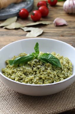 Fesleğenli pesto risotto