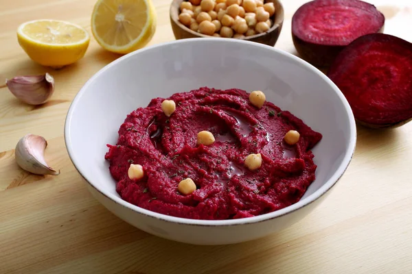 Beet hummus chickpeas — Stock Photo, Image